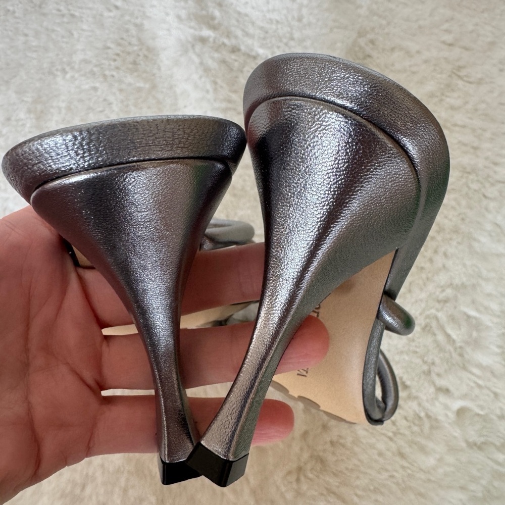Authentic Bottega Veneta Blink Sandal Lamina Smooth Silver Metallic size 38 NIB - Picture 5 of 9